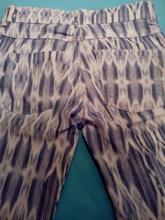 Различни лотове- блуза или потник с клин или дънки.