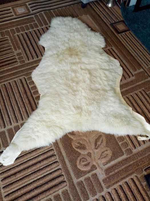 Килим от овча кожа 112-93/60см.