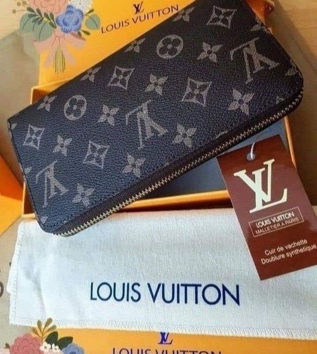 Set 3 articole Louis Vuitton( geanta Pochette Metis+curea+portofel),saculet, etichetă