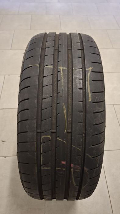 Единична лятна гума GoodYear Eagle F1 235 45 18