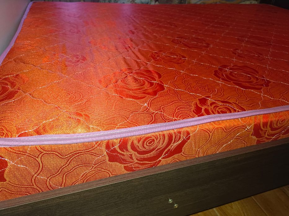 Кровать двуспальная