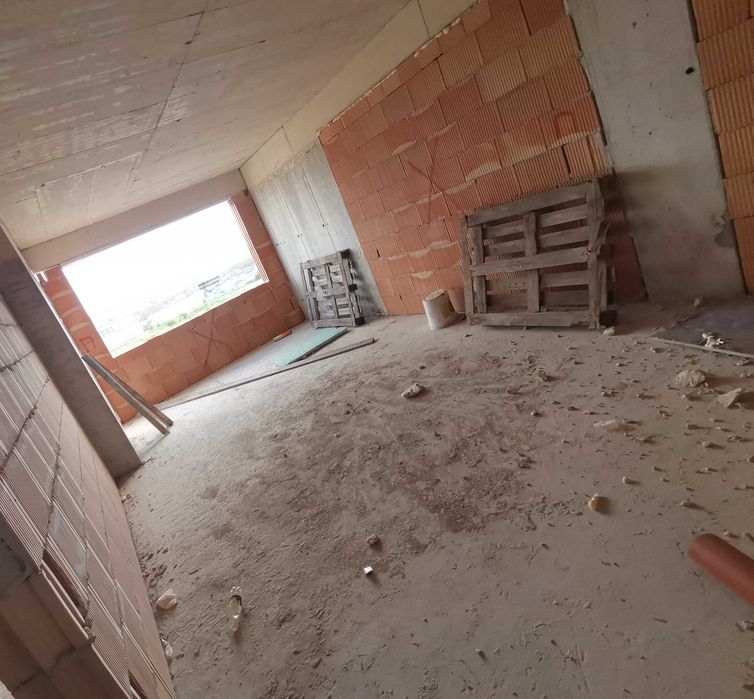 Продавам тристаен апартамент в гр. Варна.