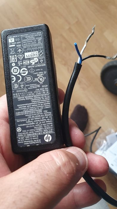 Diferite alimentatoare laptop HP 19v Ingenico 9v 12v 15v si altele