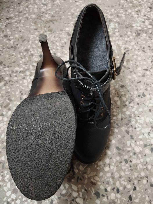 Обувки на среден ток