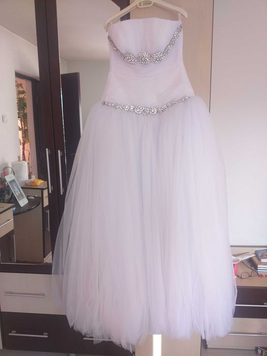 Rochie mireasa(arcuri,voal,acceorii pe umar)