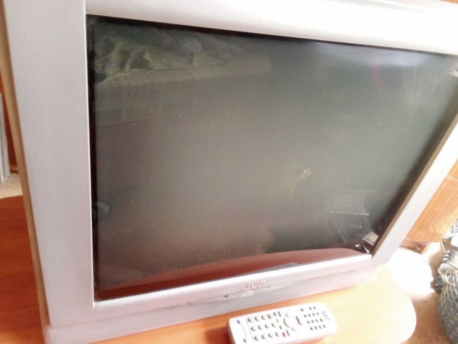Продавам телевизор JVC, работещ, дистанционно