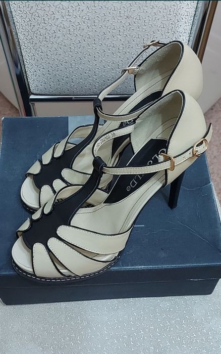 Туфли женские. Цвета и размеры разные