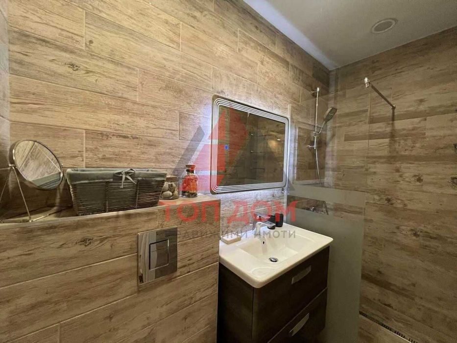 Дава се под наем Тристаен апартамент в Варна, Център - 74 кв.м за 1100 € - Снимка #13