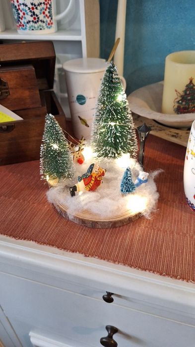 Нови ръчно изработени елхи и декорацийй