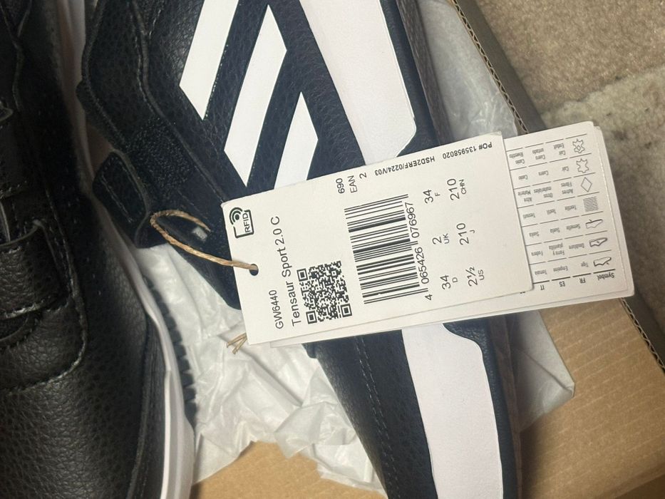 Adidasi noi marimea 34