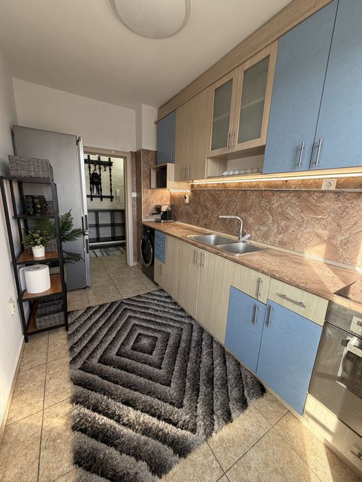 Тристаен апартамент под наем пловдив център