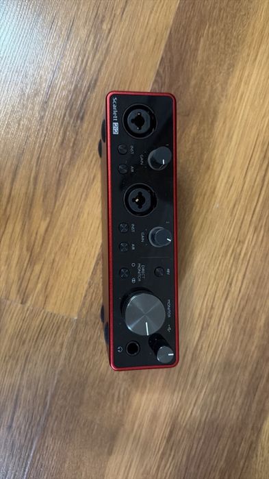 Звуковая карта Scarlett 2i2 Studio 3rd Gen