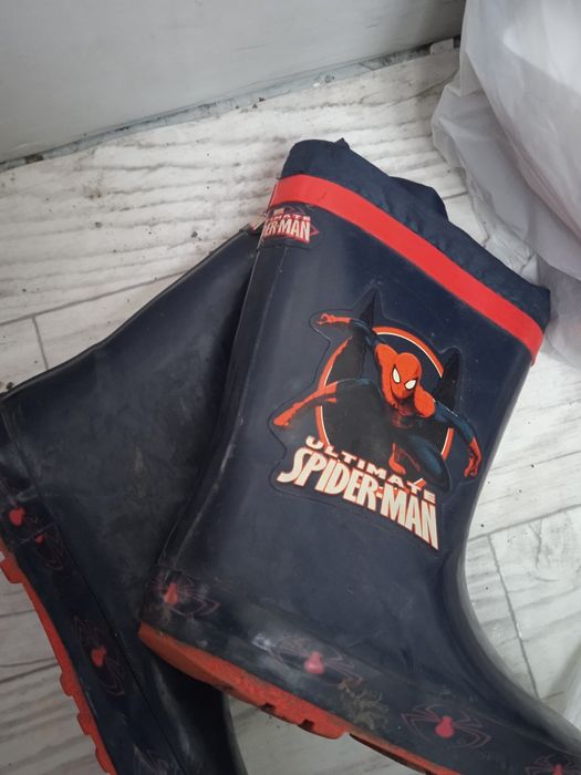 продам резиновые сапоги на мальчика