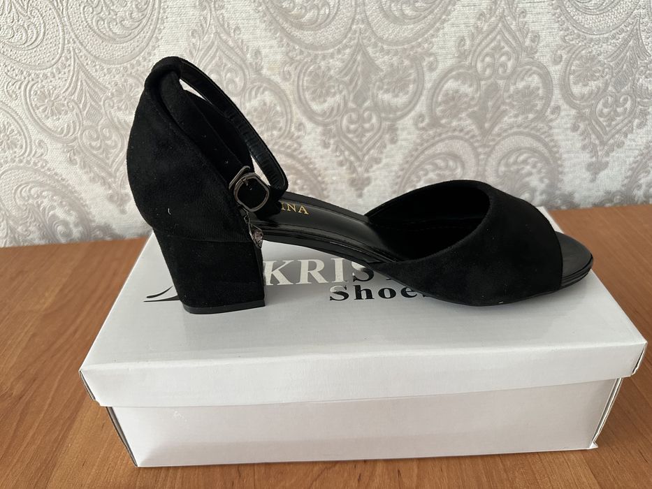 Продам босоножки