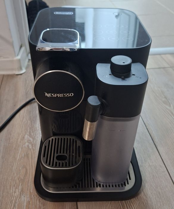 Espressor automat Nespresso Gran Lattissima DEFECT