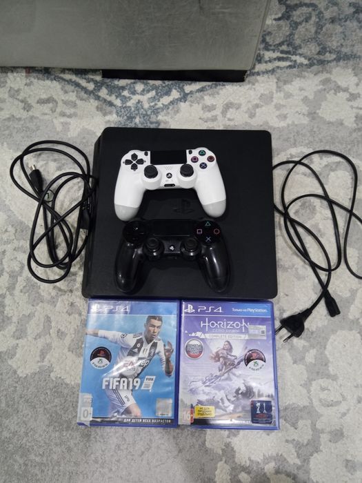 Sony PlayStation 4 Slim  500ГБ  + геймпад, отличное состояние