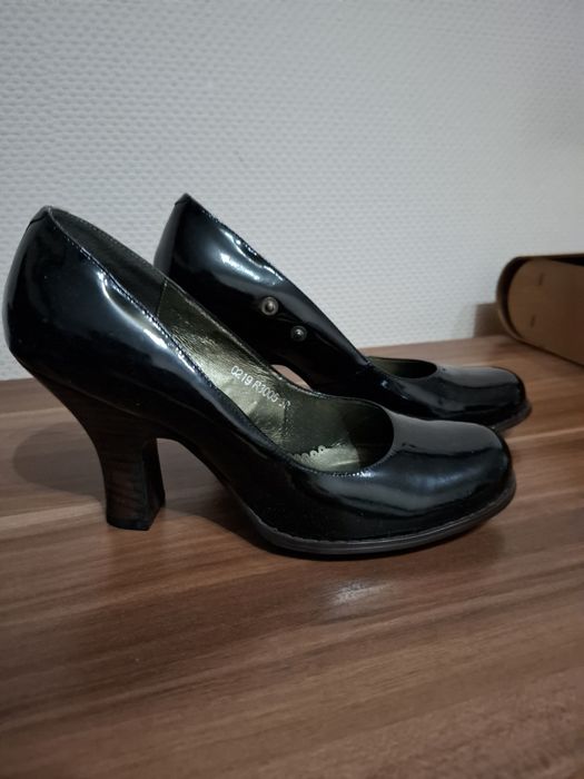 Отдам туфли женские 39 размер