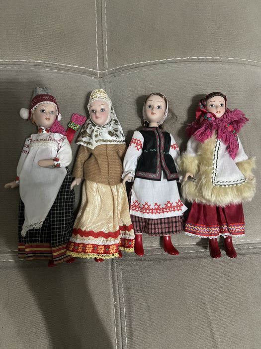 Куклы в народных костюмах фарфоровые