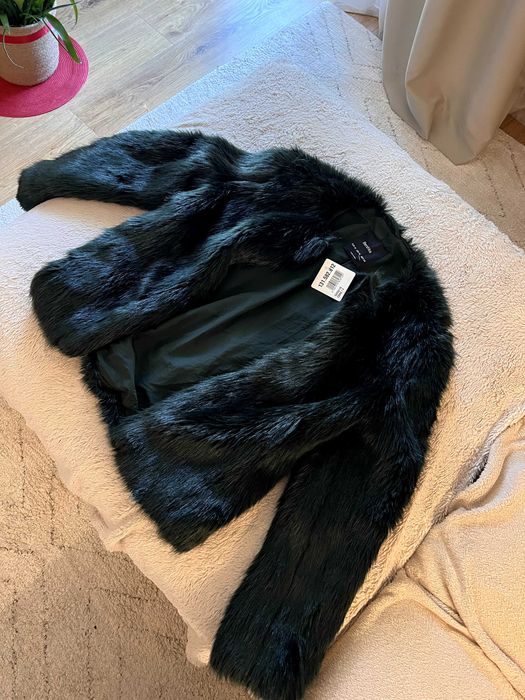 [Bershka] Тъмно зелено Пухено Сако/Палто