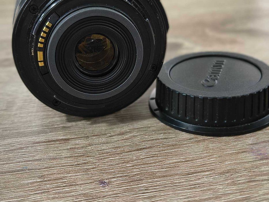 Обектив Canon EF-S 18-55mm f/3.5-5.6 II.(HAMA)