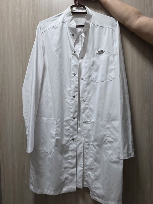 3-Медицинские халаты 46-48 размер