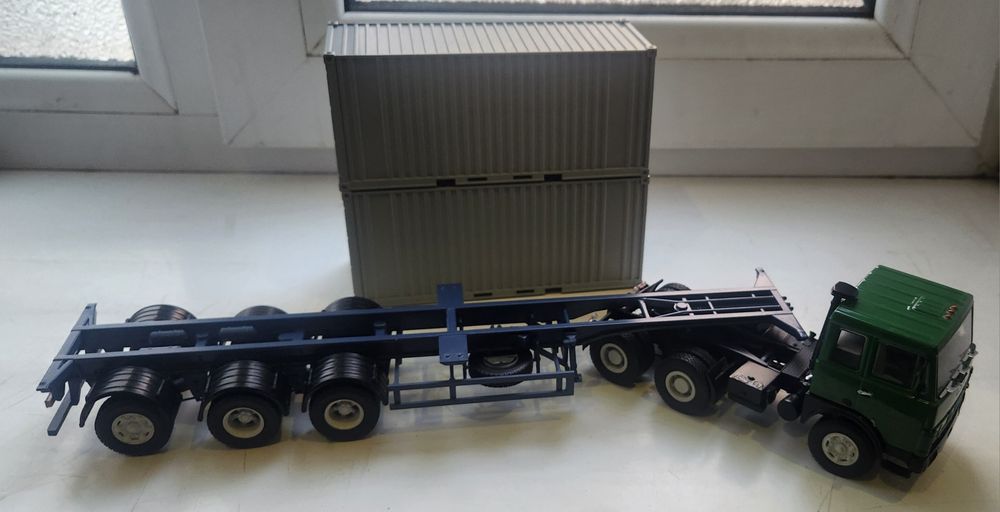 Масштабный модель МАЗ 6422 контейнеовоз