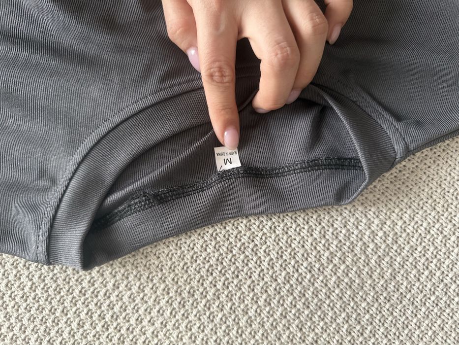 Серый топ футболка