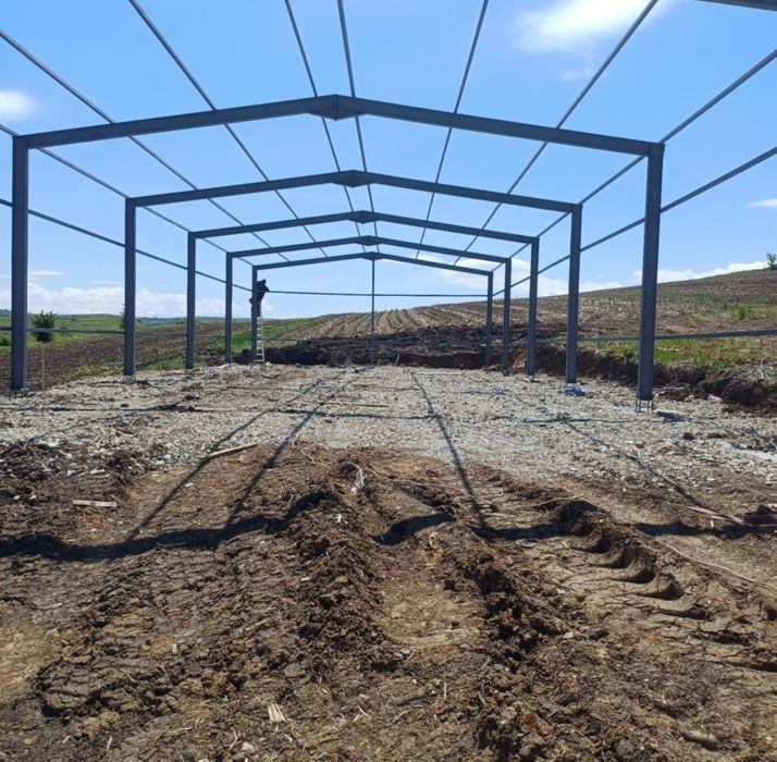 Vând hală metalică 8 m lățime cu 20 m lungime cu patru înălțime