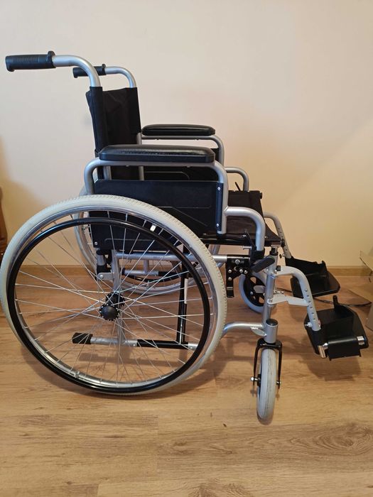 Неизползвана инвалидна количка