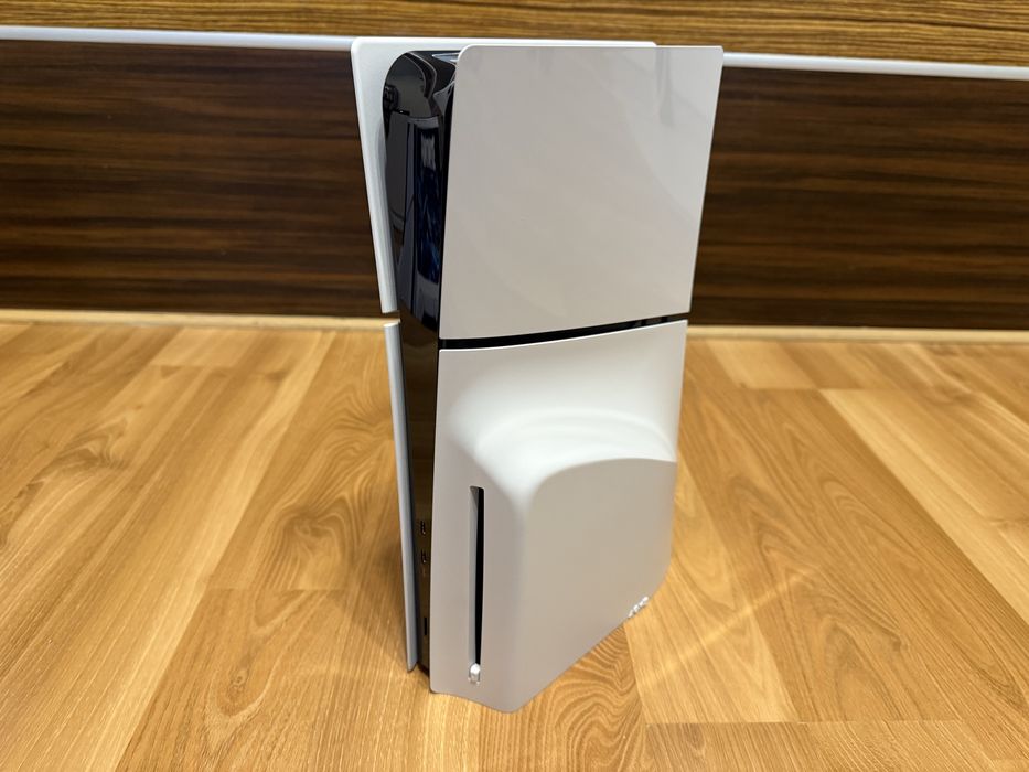 Перфектен Playstation 5 slim disc edition