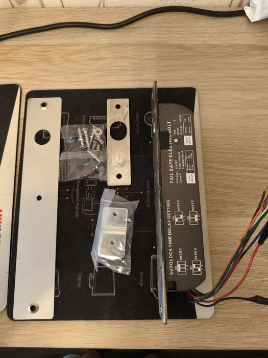 Соленоидна брава тип електрически дроп-бол работещ на 12 V