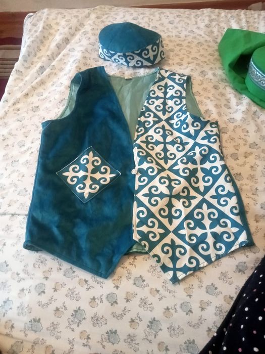 Продам желетку мужская