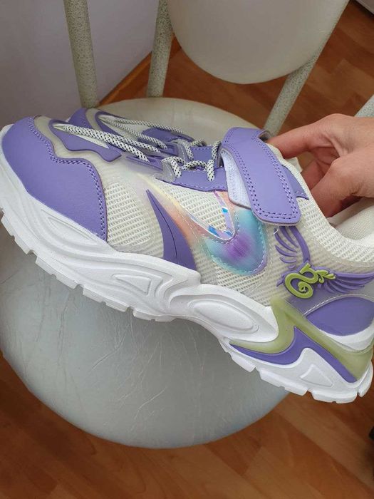 Новые кроссовки -унисекс 40р