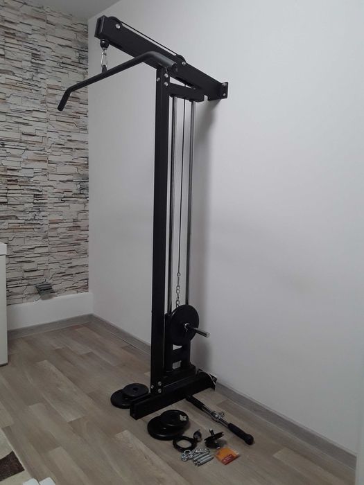 Aparat fitness de perete pentru tractiuni cu discuri .500 de lei