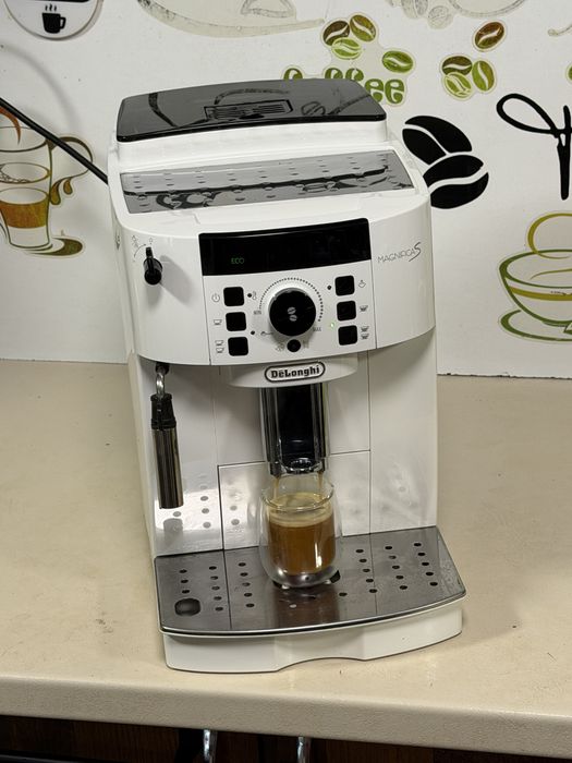 Кафемашина кафе автомат delonghi magnifica S с гаранция