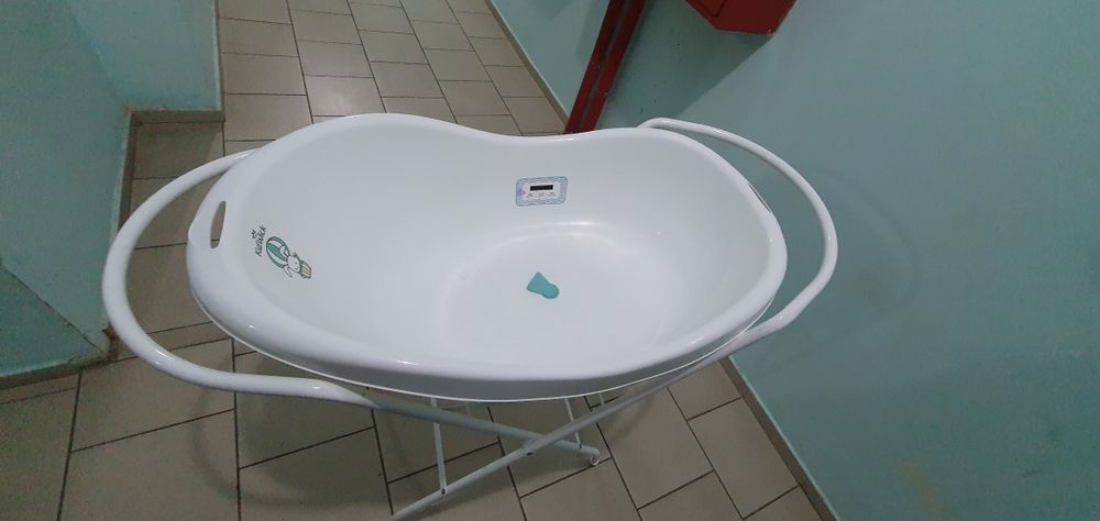 Детская ванна с подставкой