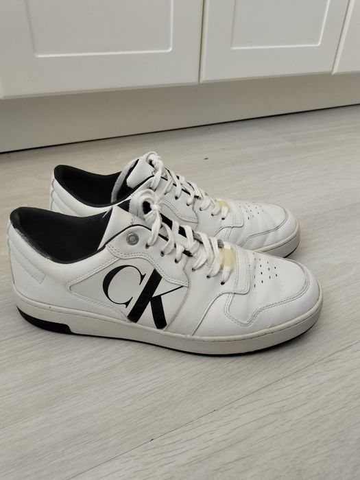 Продам кроссовки, макасины