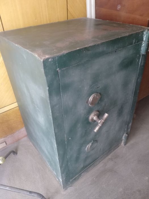 Продаются сейфы советские