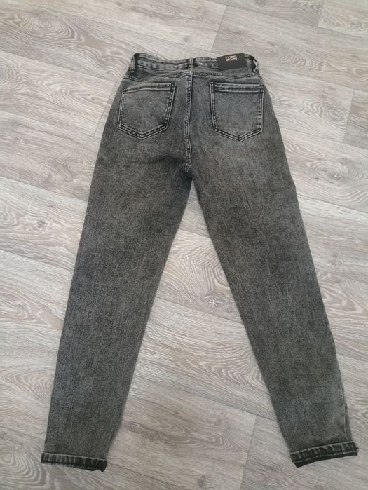 Продам джинсы женские.
