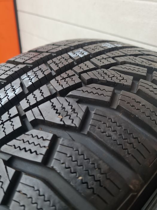 Зимни гуми 2 броя HANKOOK Winter Icept Evo2 205 45 R17 дот 2415