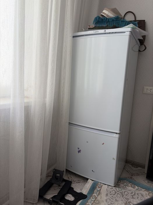 Продам холодильник 40000твс уступлю