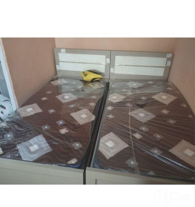 Divan sotiladi srocgno