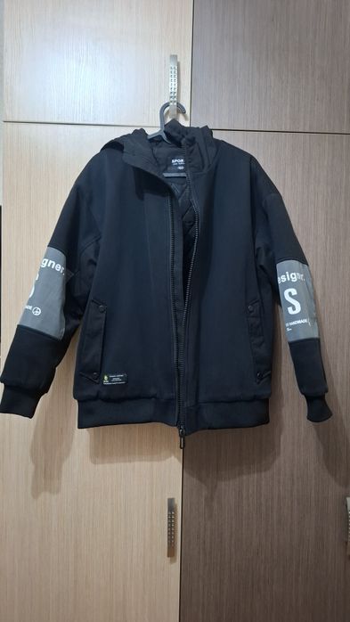 Черная осенняя куртка