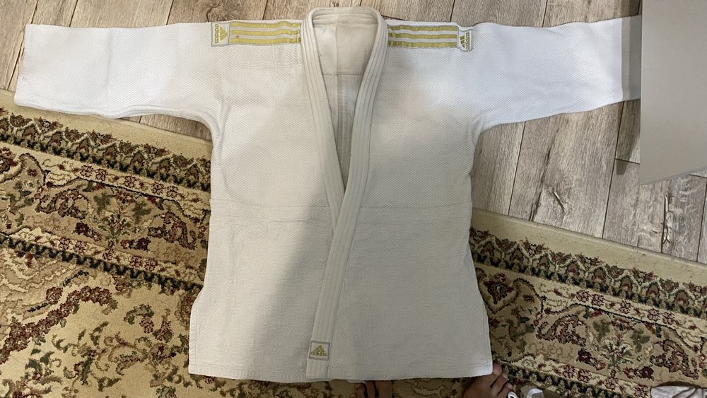 Продоетсы кимано белый адидас