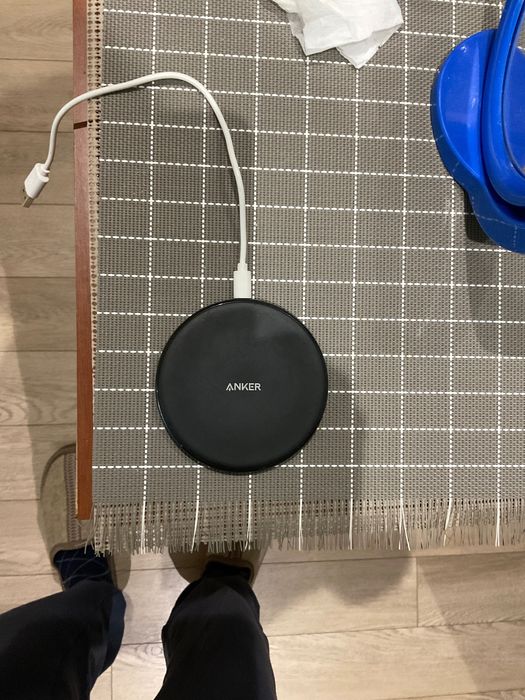 Беспроводное зарядное устройство Anker