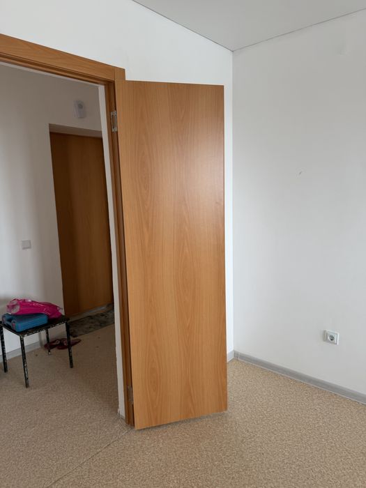 Продам 4 межкомнатные двери