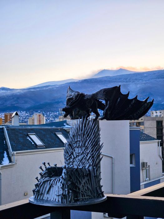 Железният трон с дракон - за фенове на Game of Thrones