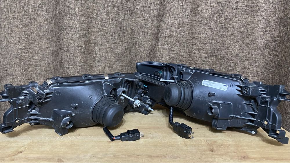 Продам линзовые фары Forester SG