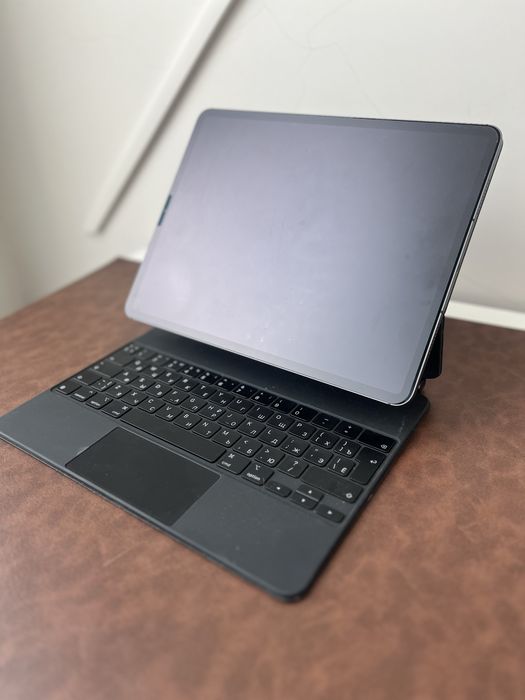iPad Pro 12,9 128 Gb m1 + apple keyboard