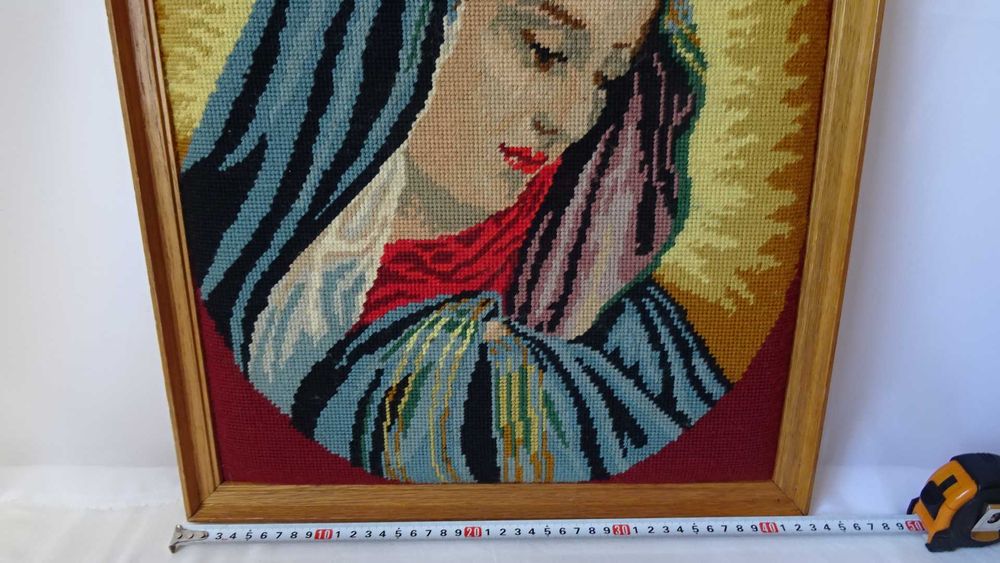 Гоблен  „Богородица “, ръчно изработен, едър бод, дебел вълнен конец.